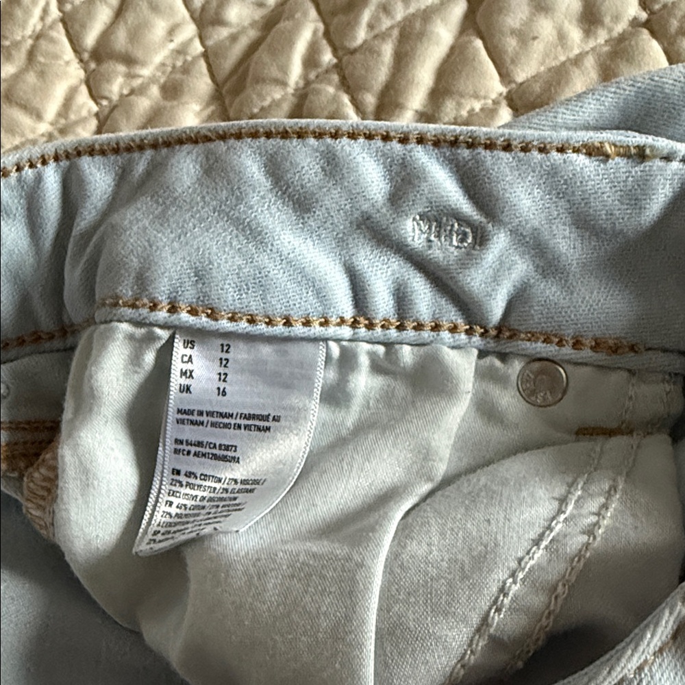 American Eagle Midi 12 Light Blue Distressed Jean Shorts - Picture 4 of 8